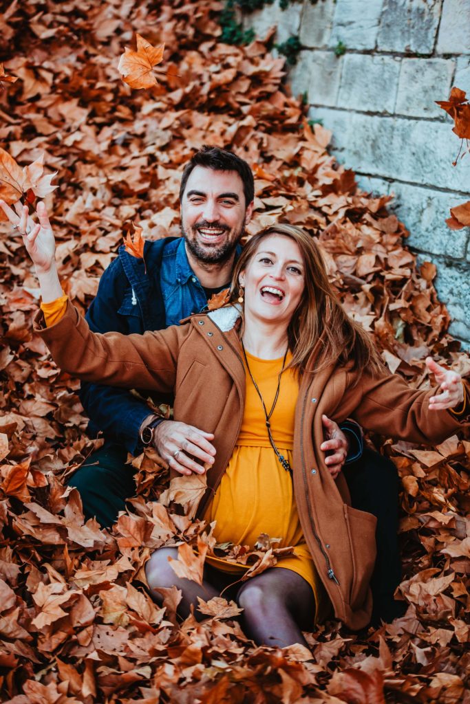 couple sourire enceinte
